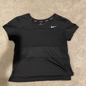 women’s short sleeve nike DRI FIT short sleeve crop!